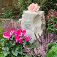 stone_urn_for_ashes