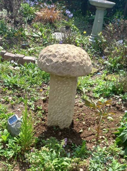 mushroom_garden_memorial_urn