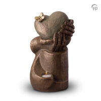 Precious Heart artist Urn