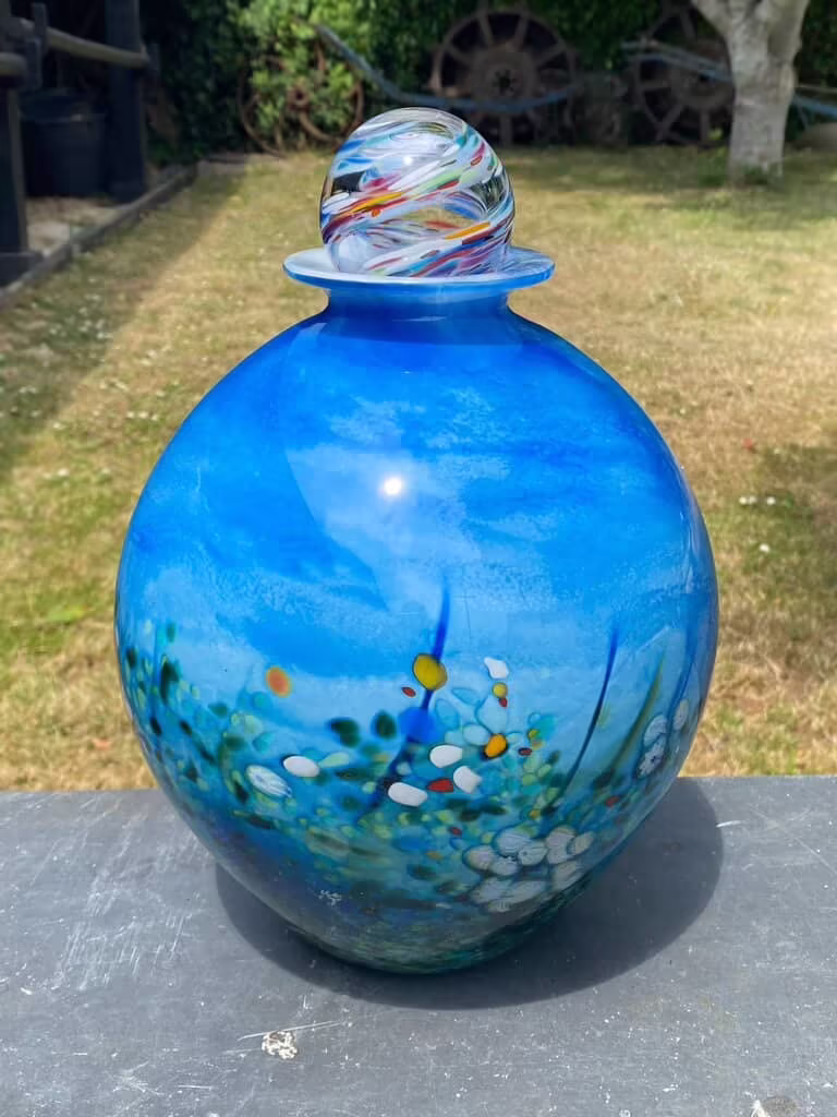 blown_glass_coloured_urn