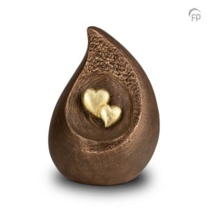 companion teardrop urn for 2 sets of ashes